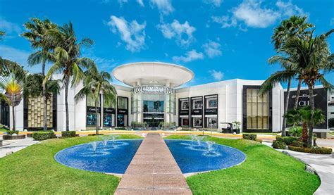 Luxury Avenue Mall Cancún .